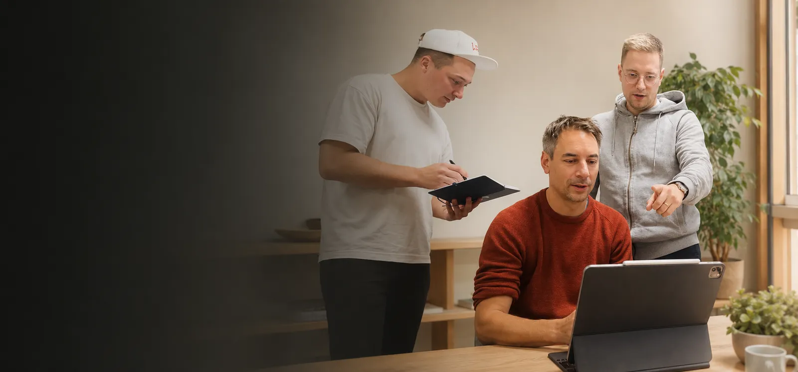 Gemeinsame Einrichtung von Erzeugerland am Laptop