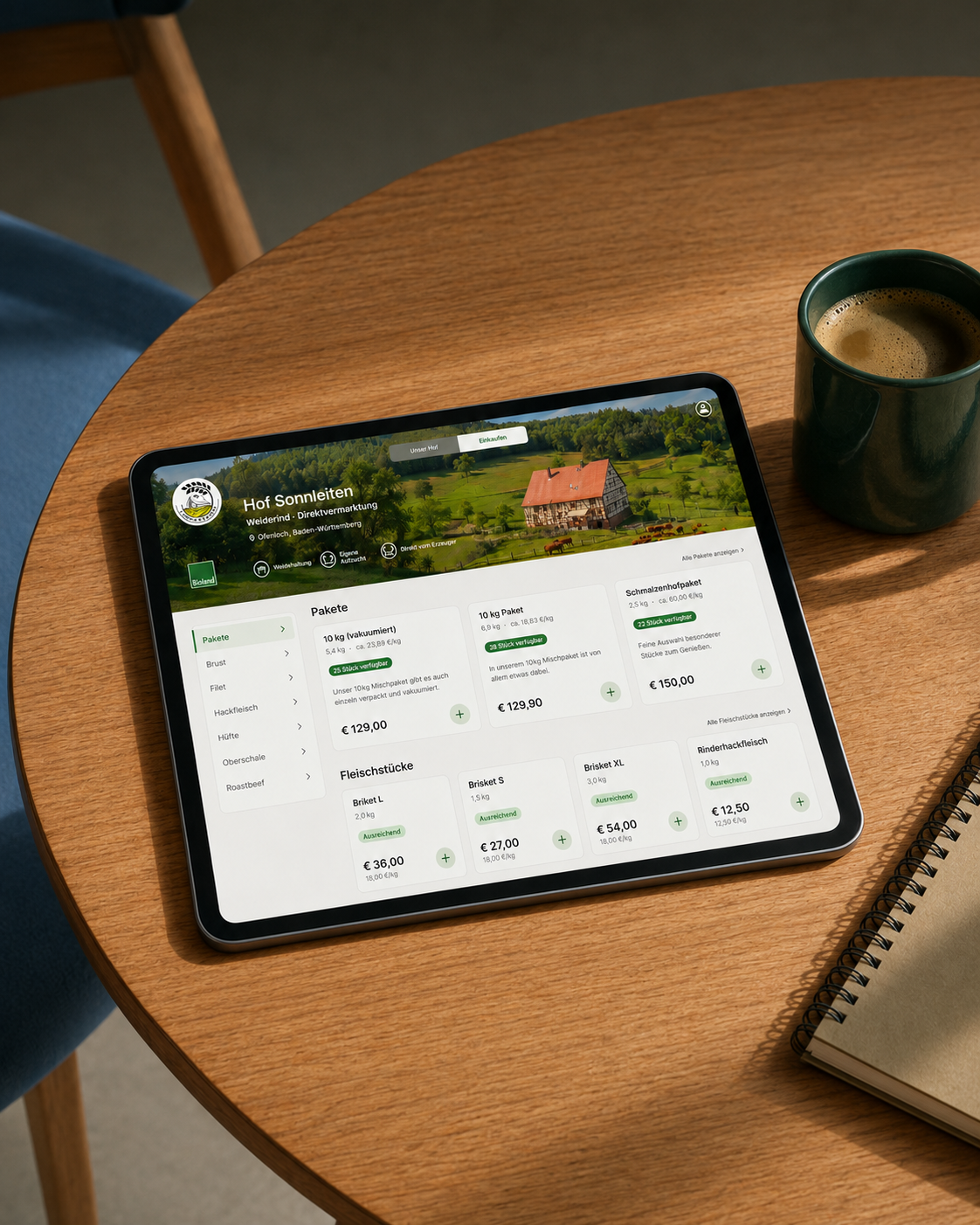 Erzeugerland-Hofshop mit Paketen, Teilstücken, Preisen und verfügbaren Mengen auf einem Tablet.